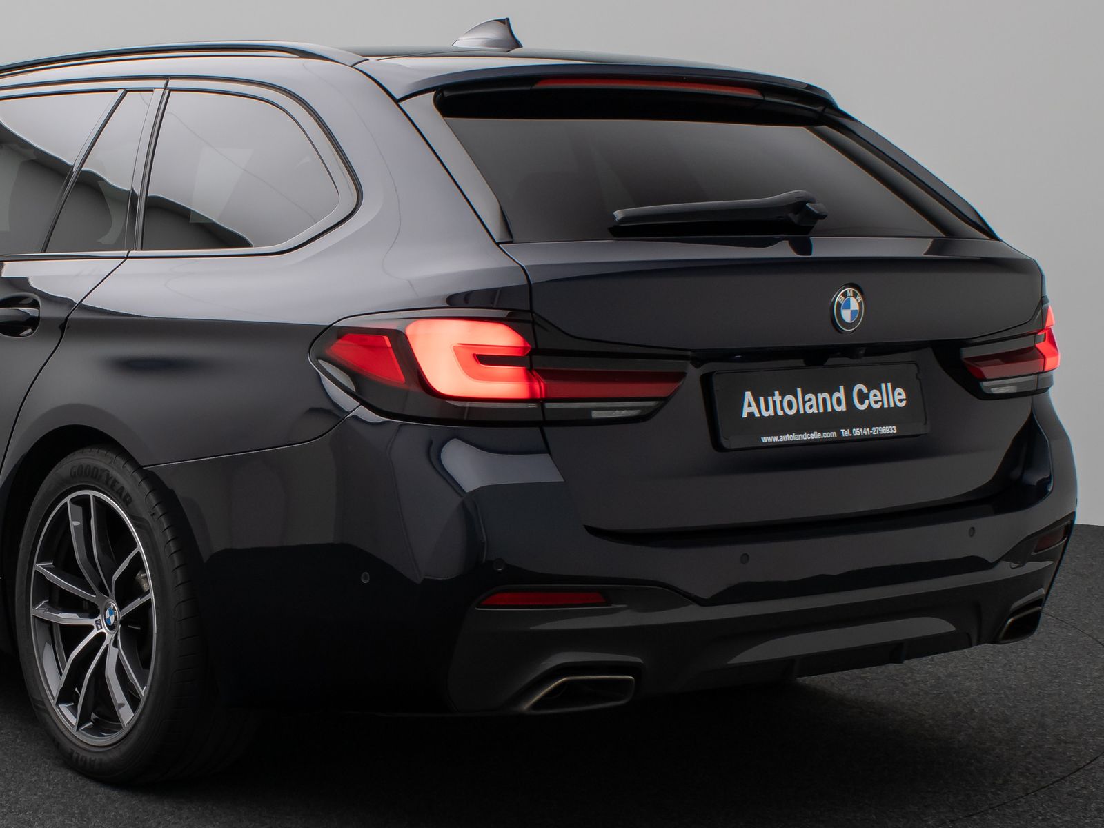 Fahrzeugabbildung BMW 530d xD M Sport Panorama Kamera HUD HiFi Komfort