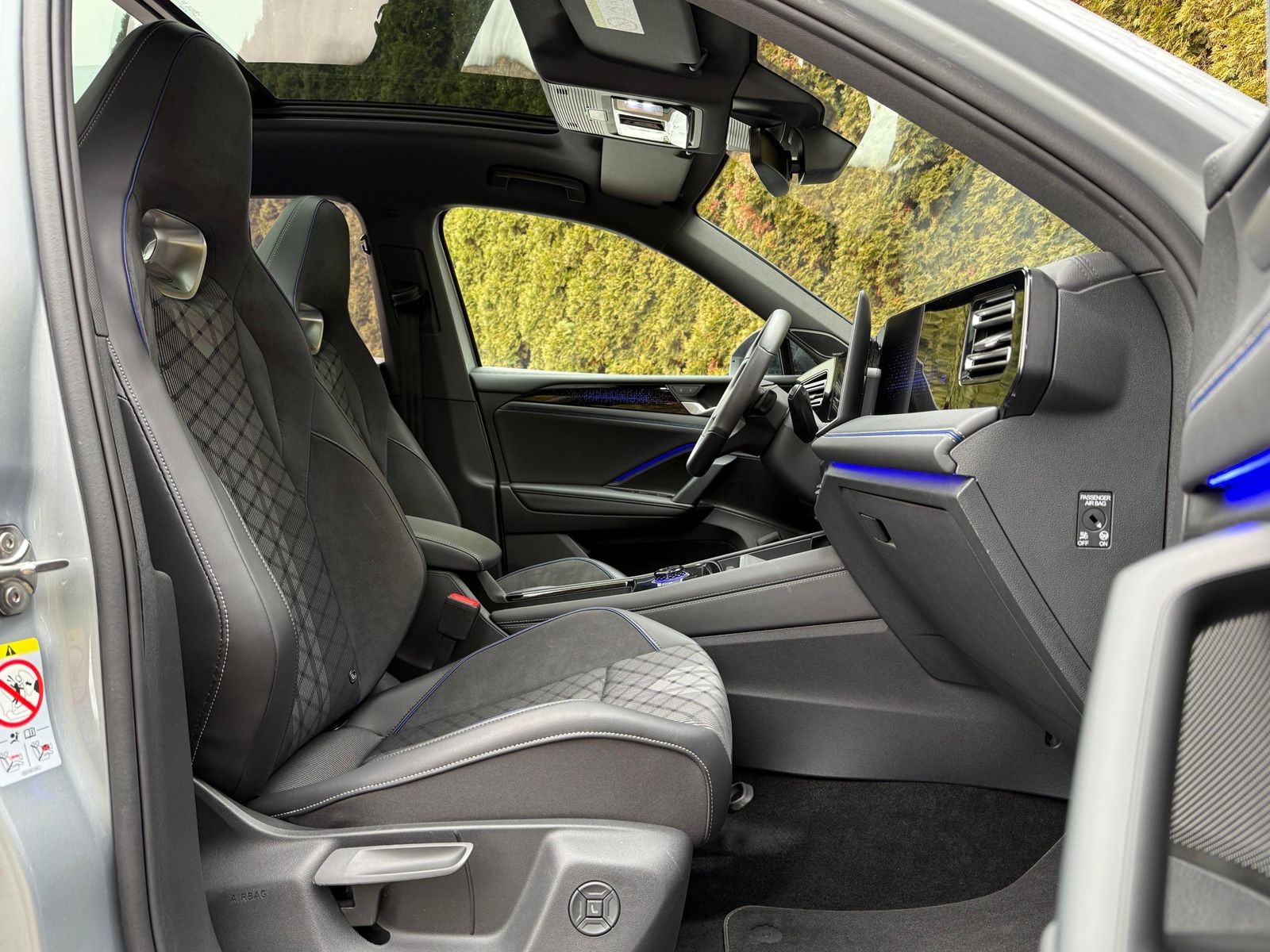Fahrzeugabbildung Volkswagen Tiguan 2.0TSI DSG 4M R-Line MATRIX+PANO+AHK+360°