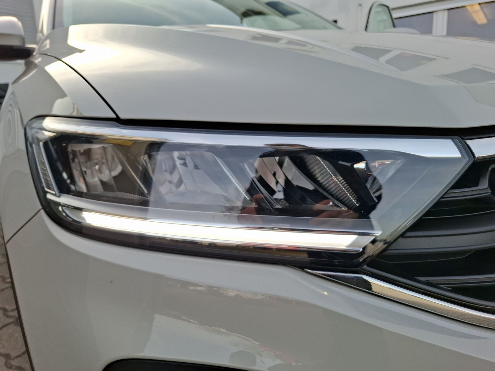 Fahrzeugabbildung Volkswagen T-Roc TSI LED AID Park-Assist SH