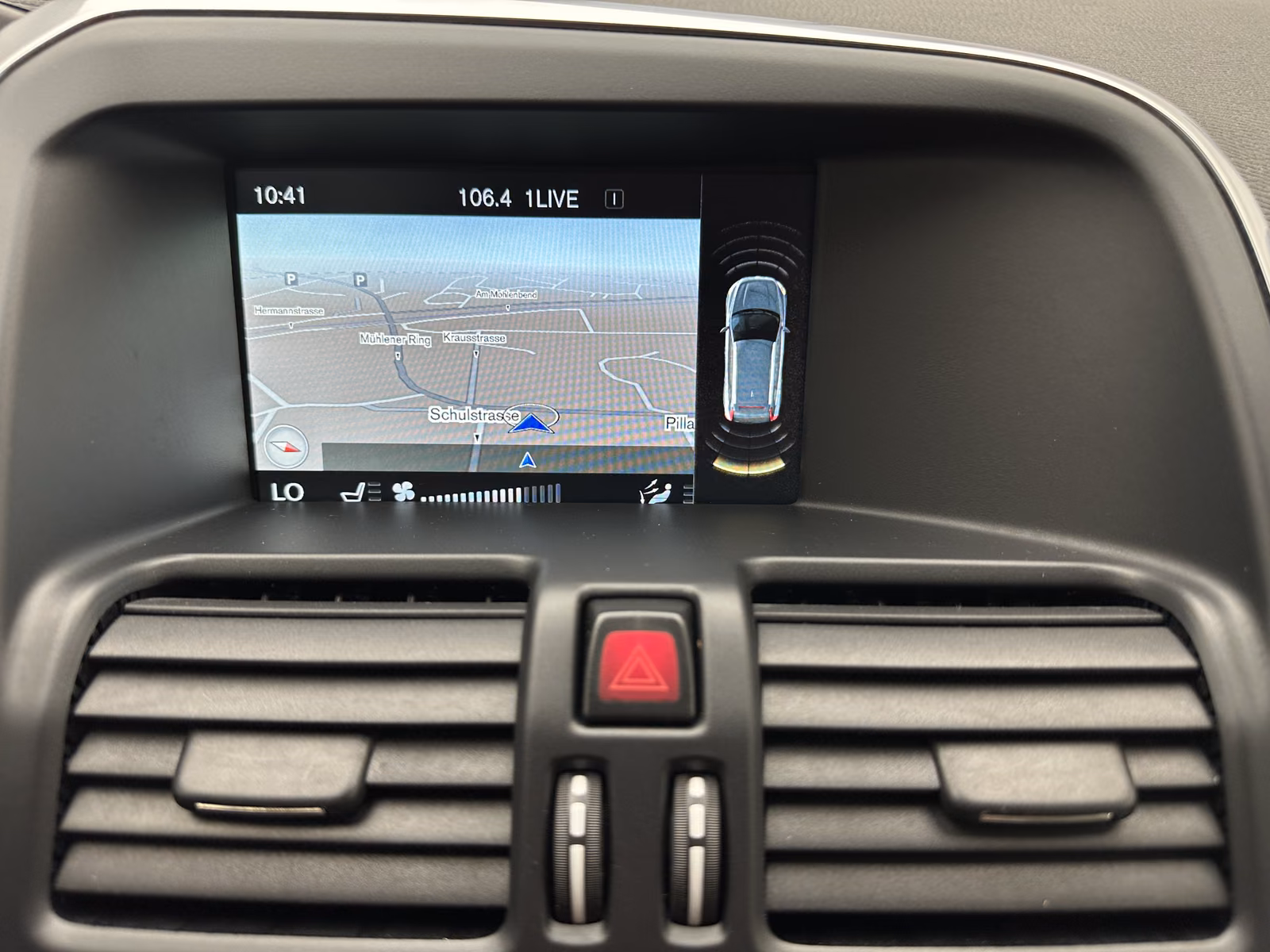 Volvo XC60 Summum 2WD "LEDER-NAVI-PANO-SITZH-PDC-ALU"