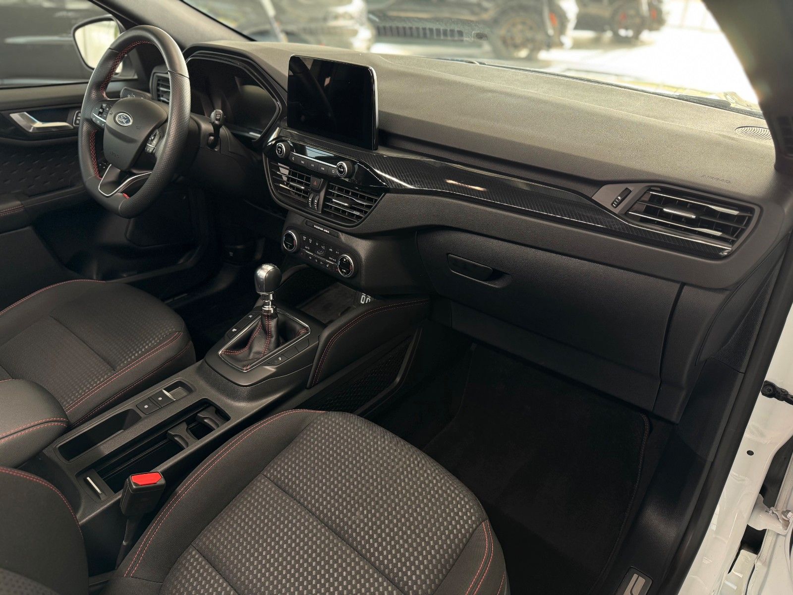 Fahrzeugabbildung Ford Kuga 1.5 ST-Line "Winter-Paket DAB/Navi Kamera"