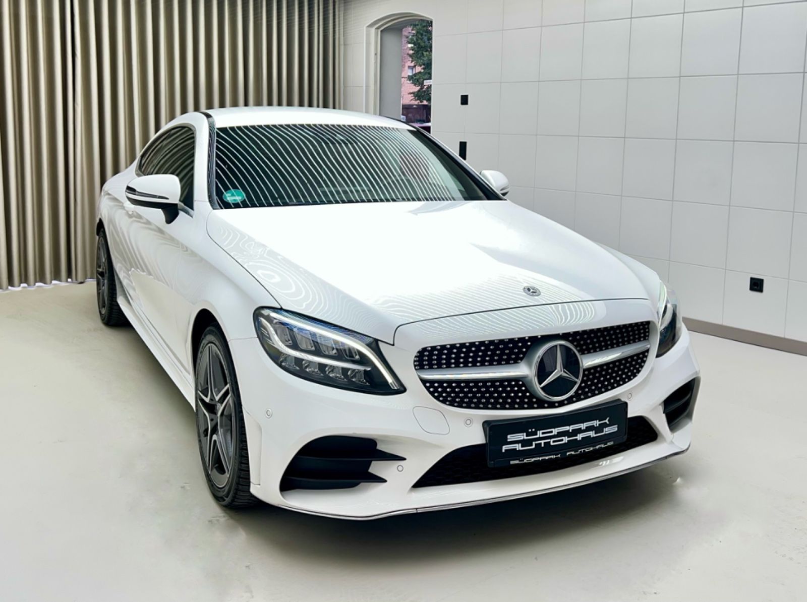 Mercedes-Benz C180 Coupe AMG-Line Virtual CarPlay LED Kamera foto 4