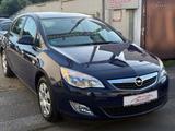 Opel Astra J Lim. 5-trg. Edition KLIMA+SHZ+PDC - Opel Astra aus 2010: Edition