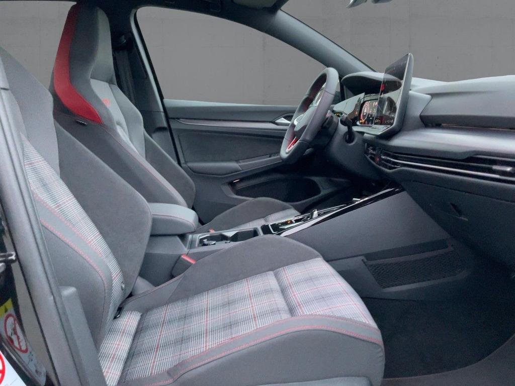 Volkswagen Golf 11