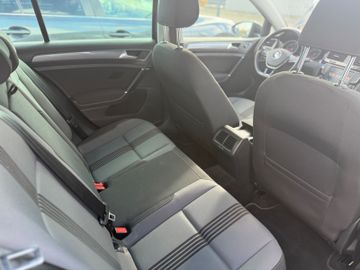Volkswagen Golf - 11