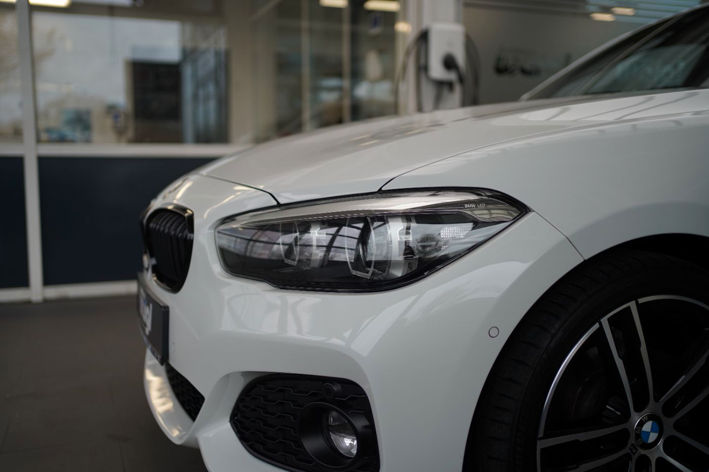 Fahrzeugabbildung BMW 116i M Sport LED+Navi+PDC+Parkassist+HiFi+