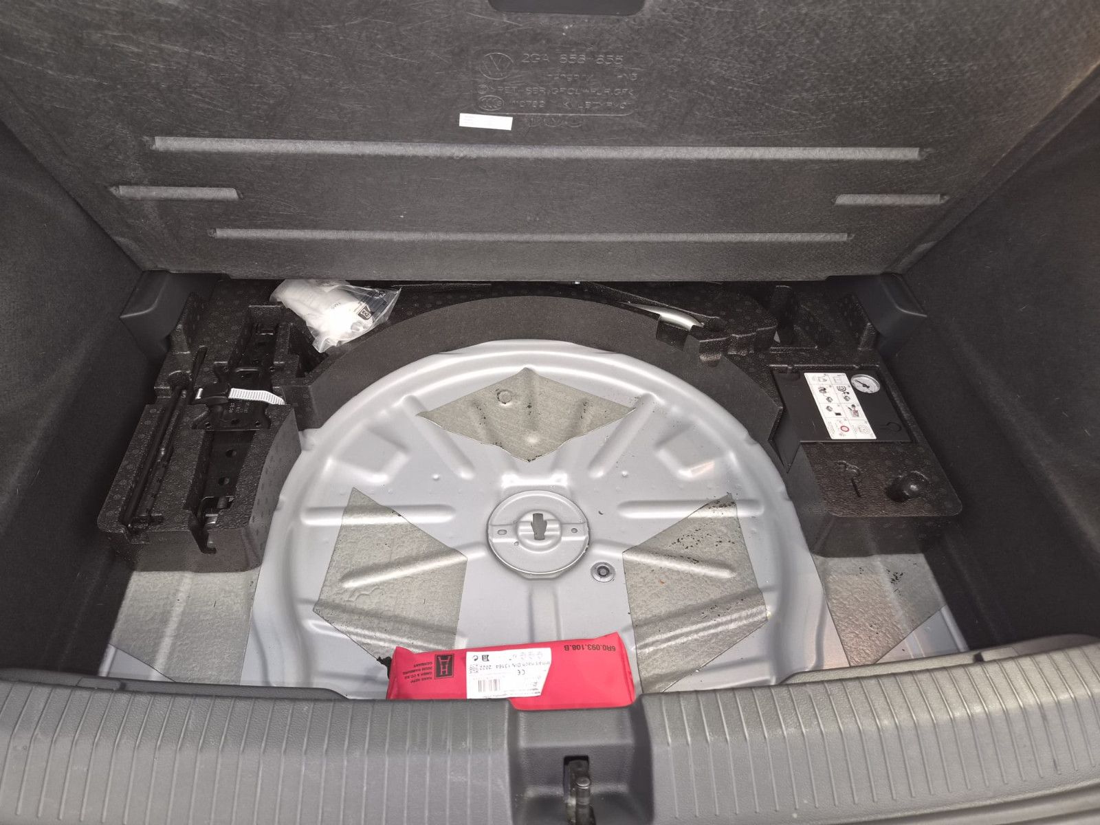 Fahrzeugabbildung Volkswagen T-Roc Sport 4Motion / LED / SCHECKHEFT