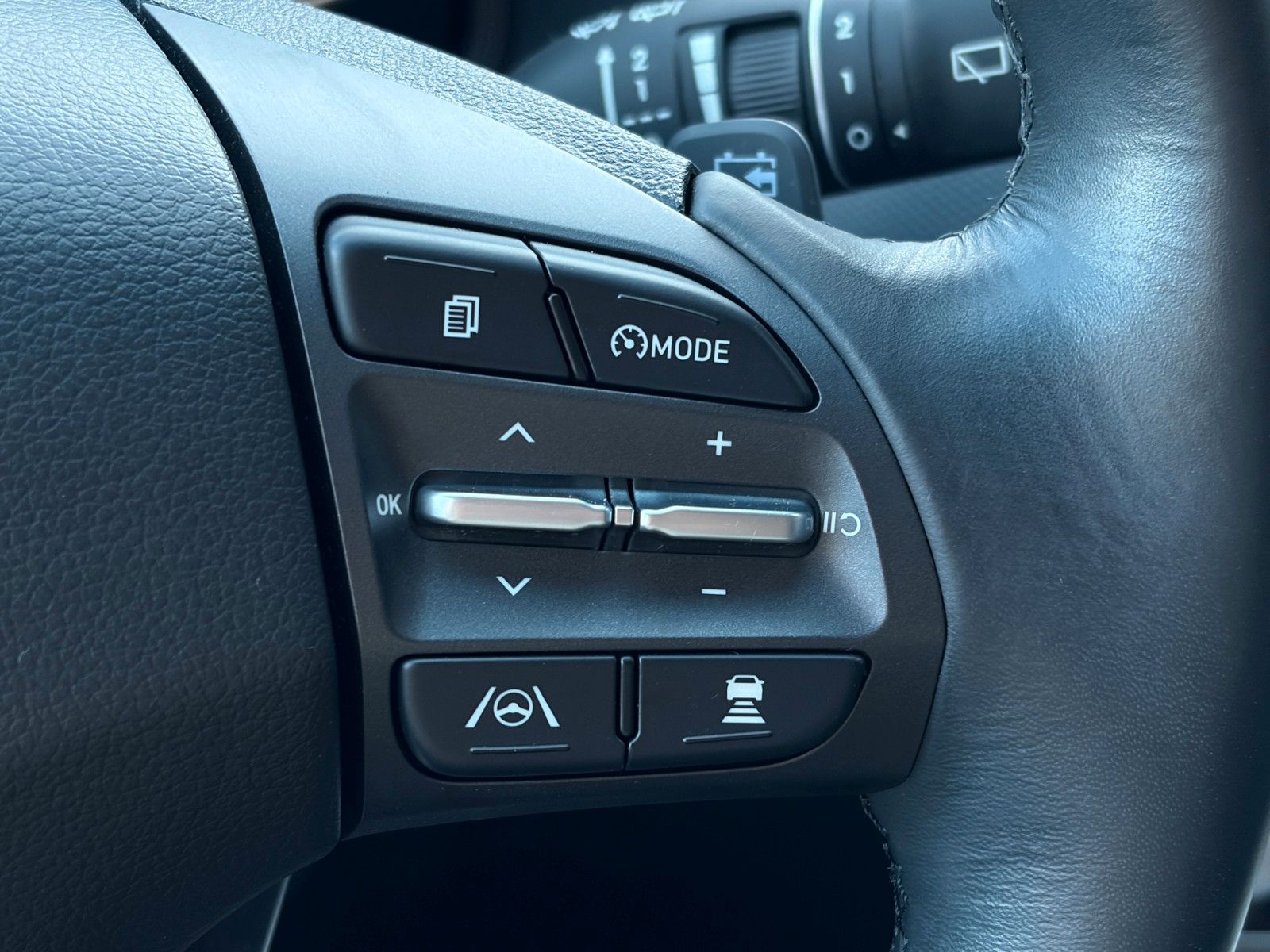 Fahrzeugabbildung Hyundai Kona e Select 2WD CarPlay FCA ACC SHZ PDC Kamera