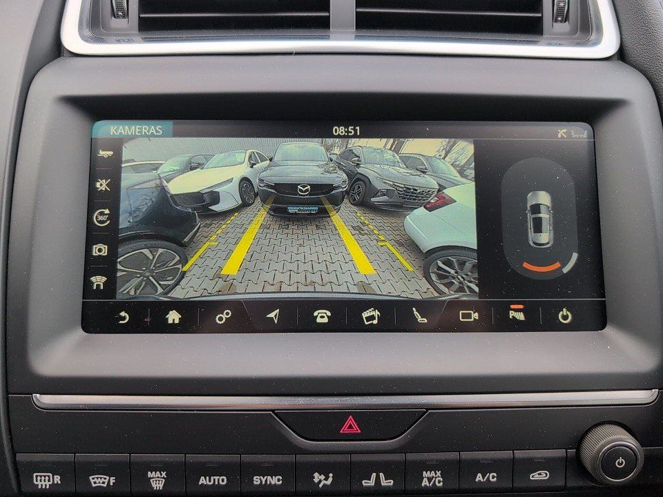 Fahrzeugabbildung Jaguar E-PACE P250 R-Dynamic AWD 1HD GARANTIE PANO NAV+