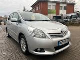 Toyota Verso Edition,Automatik,Klima,Pano,PDC,Allwetter - silberne Toyota Verso