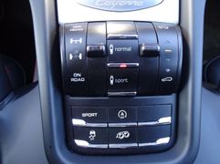 Fahrzeugabbildung Porsche Cayenne GTS BOSE ALCANTARA 21 ALUFELGEN