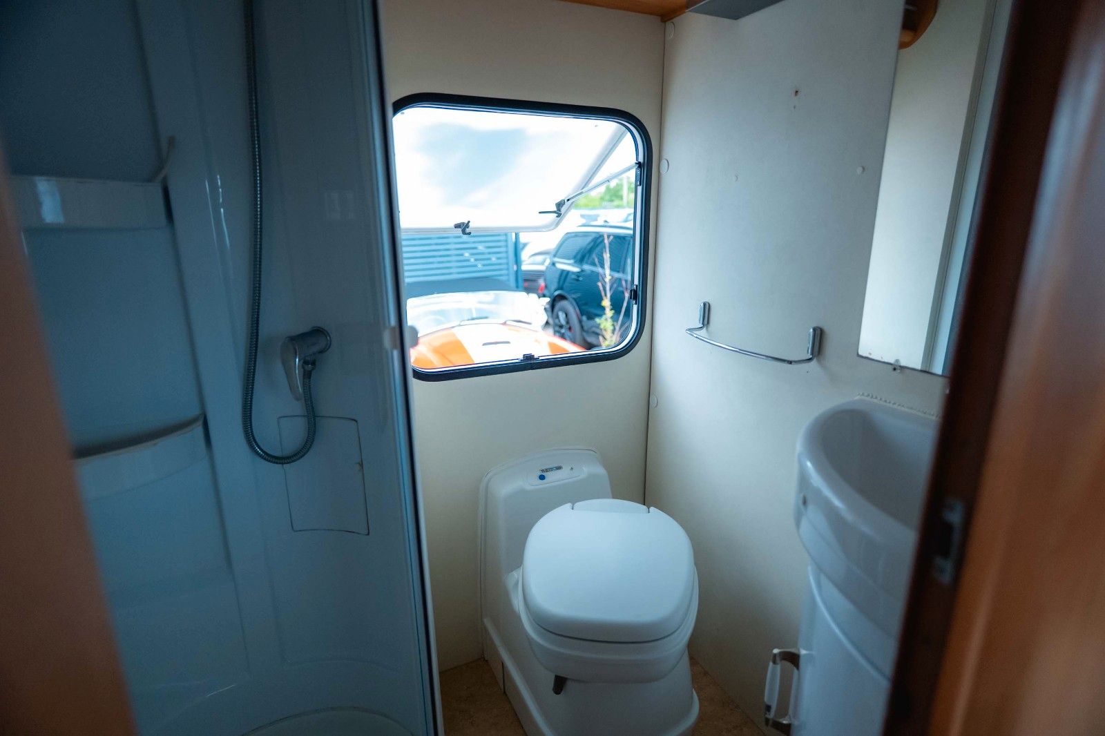 Fahrzeugabbildung Fiat Ducato Orange Camp *6 Schlafplätze*Markise*