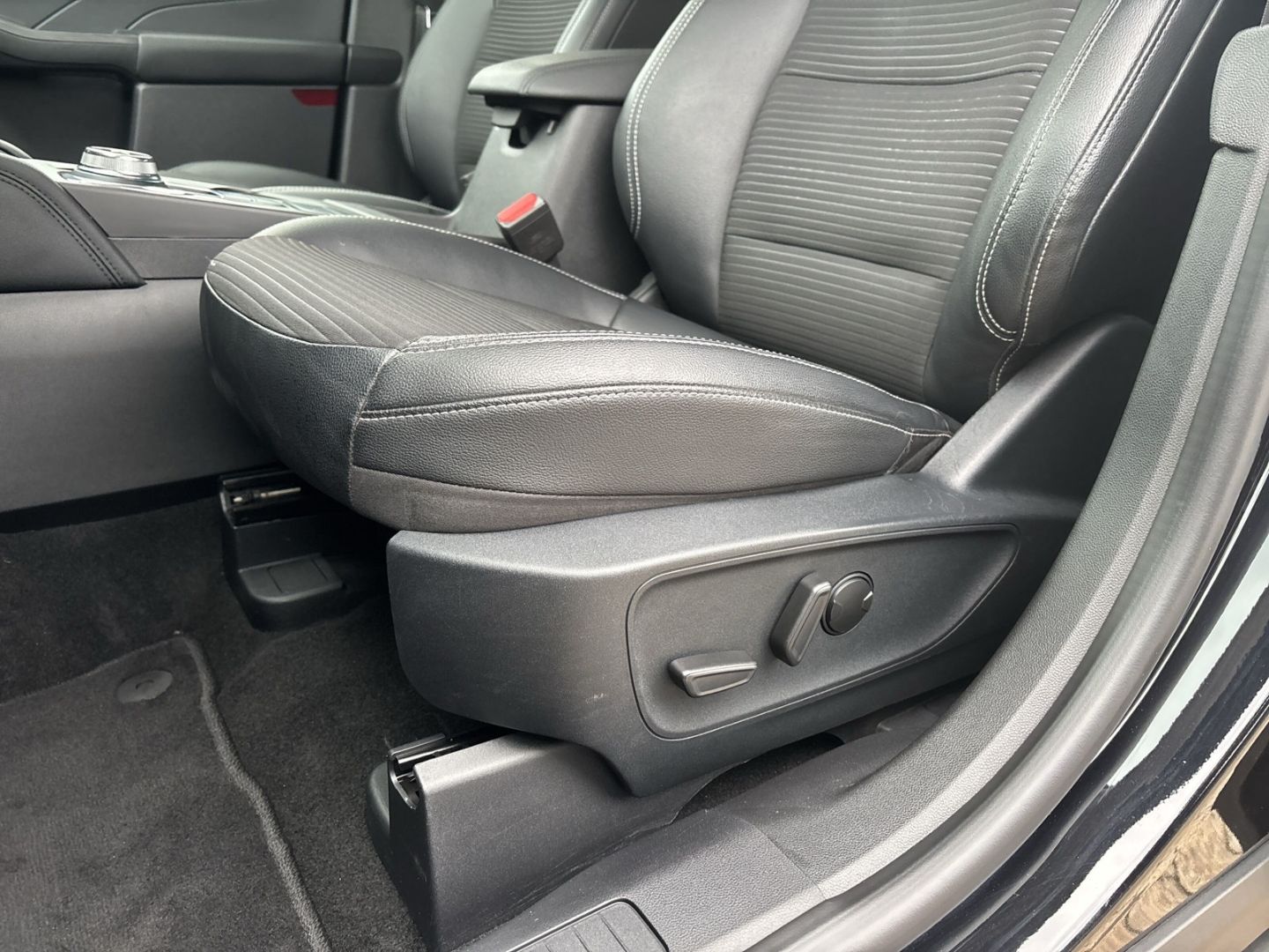 Fahrzeugabbildung Ford Kuga Hybrid Titanium X Navi Digitales Cockpit So