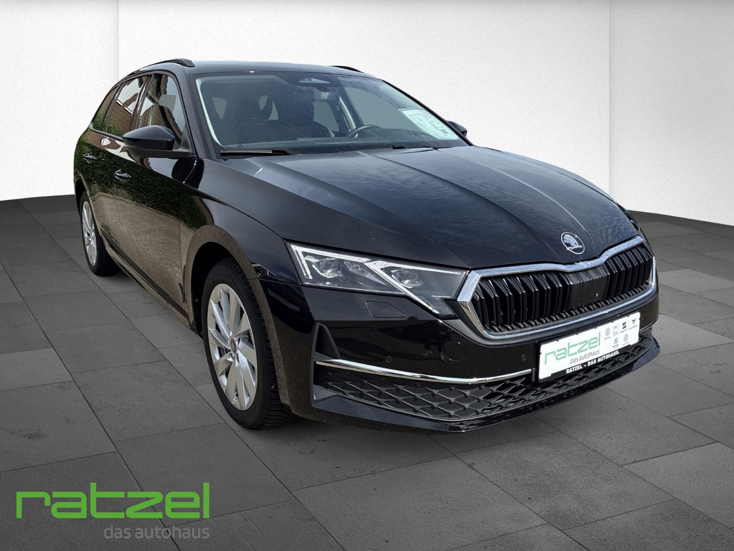 Fahrzeugabbildung SKODA Octavia Combi Selection 2.0 TDI HUD Navi ACC 360