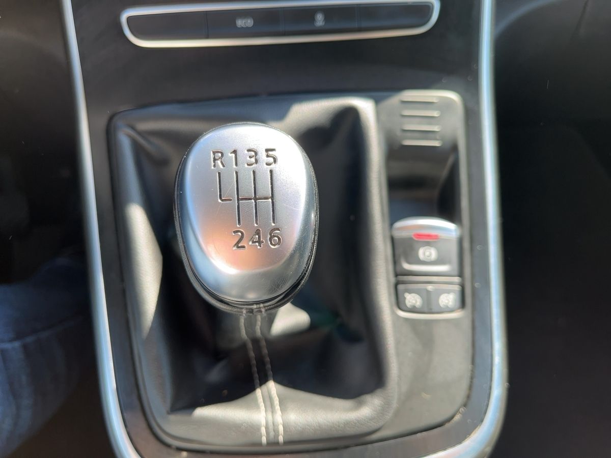 Fahrzeugabbildung Renault Grand Scenic Business Ed. TCe 140 GPF 7-Sitzer