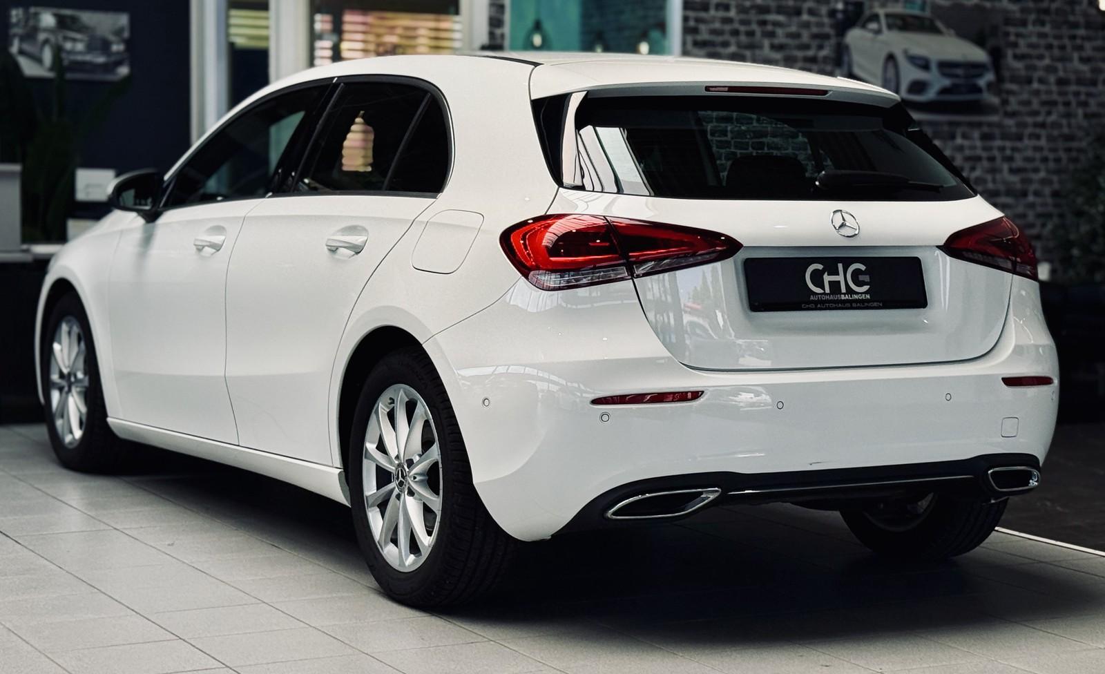 Mercedes-Benz A-Class SHZ Widescreen LED Carbon, миниатюра 5
