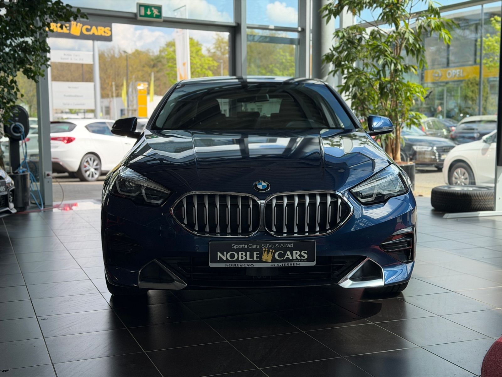 Fahrzeugabbildung BMW 218i Gran Coupe Luxury Line Shadow LED NAV SHZ