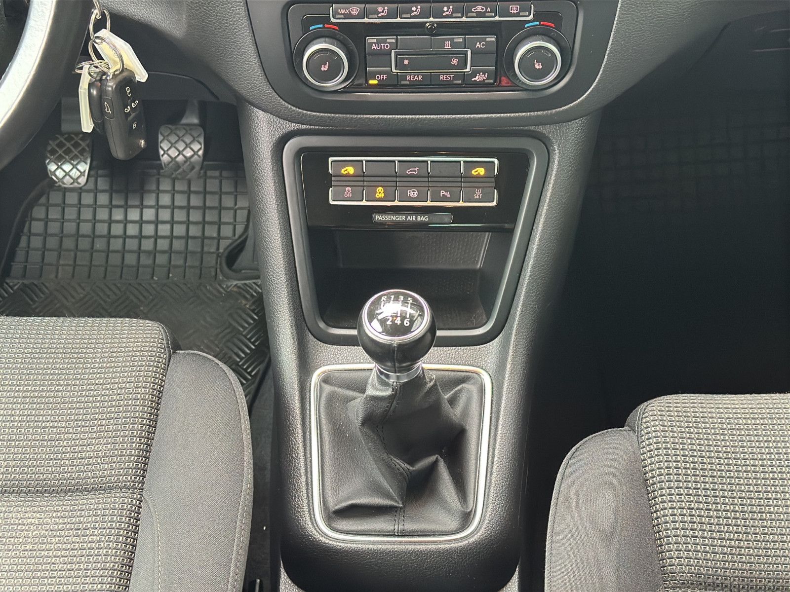 Fahrzeugabbildung Volkswagen Sharan Comfortline BMT/6 Sitze/Standheizung/Cam