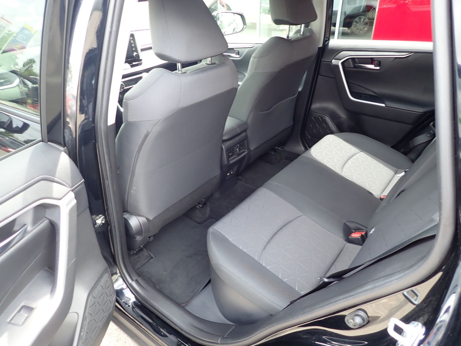 Fahrzeugabbildung Toyota RAV 4 Hybrid 4x2 Team Deutschland/NAVI/WKR/SH