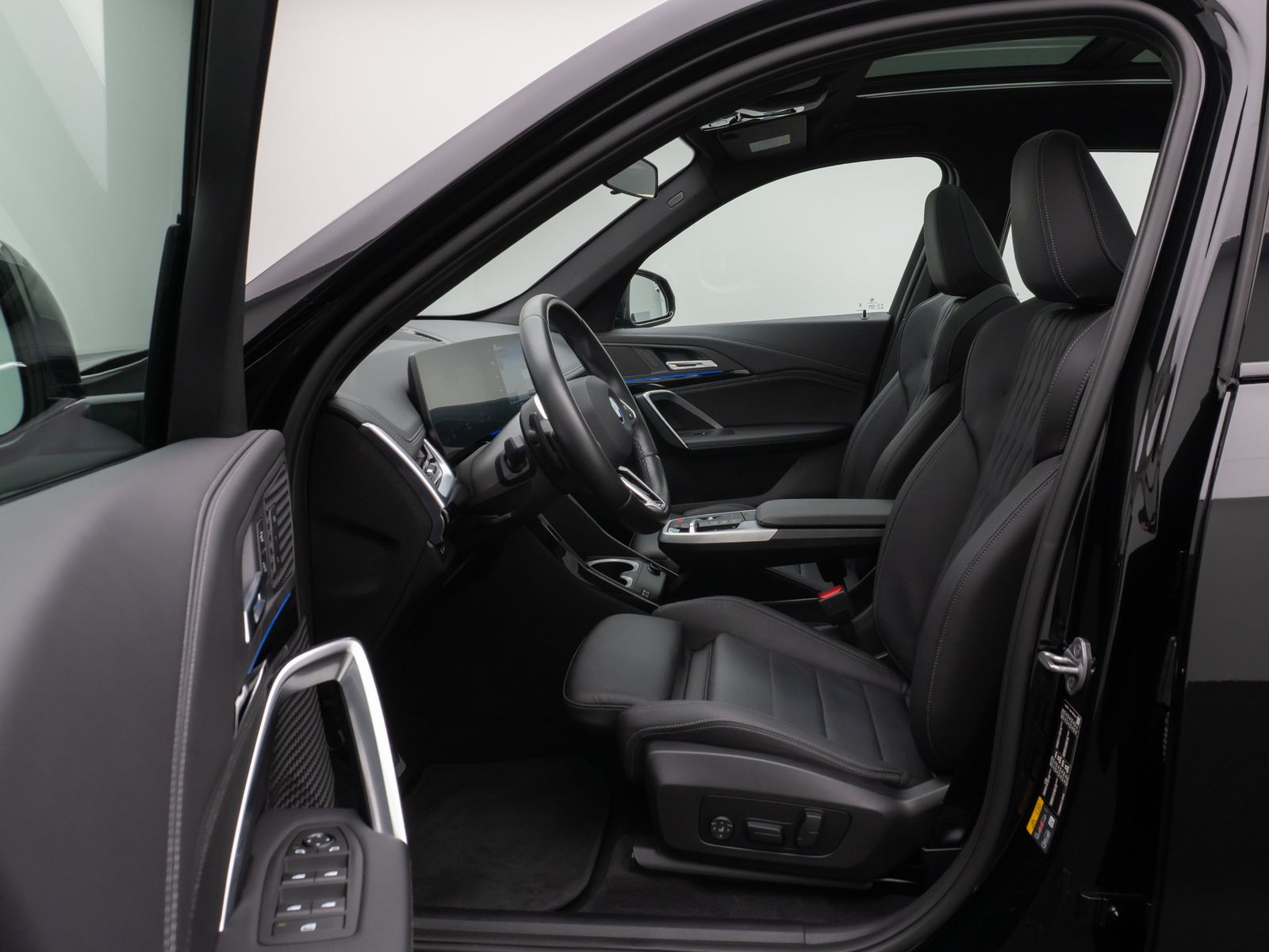 Fahrzeugabbildung BMW iX1 xD30 M Sport Kamera Panorama AHK DrivAsssist