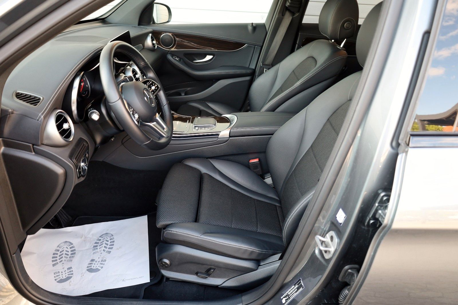 Fahrzeugabbildung Mercedes-Benz GLC 300de 4Matic,T.Leder,Navi,LED,Kamera,PanDach