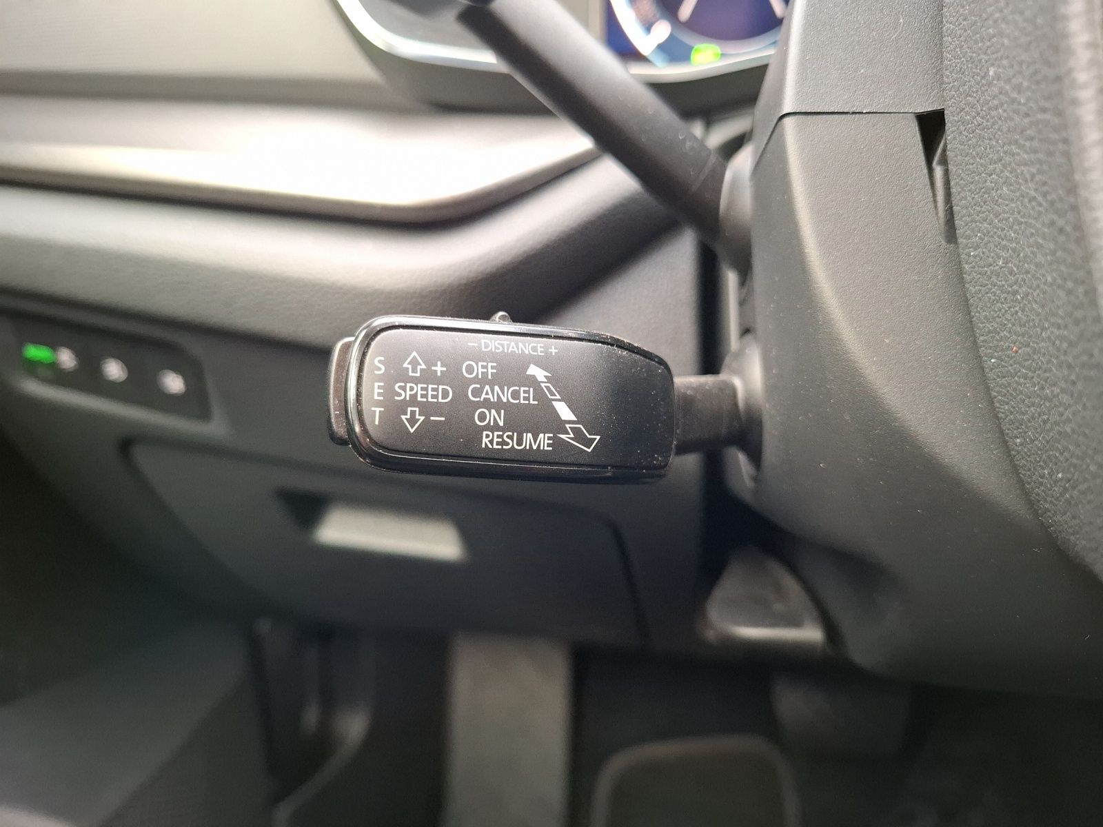 Fahrzeugabbildung SKODA Octavia Combi TDI Ambition DSG LED Navi ACC PDC