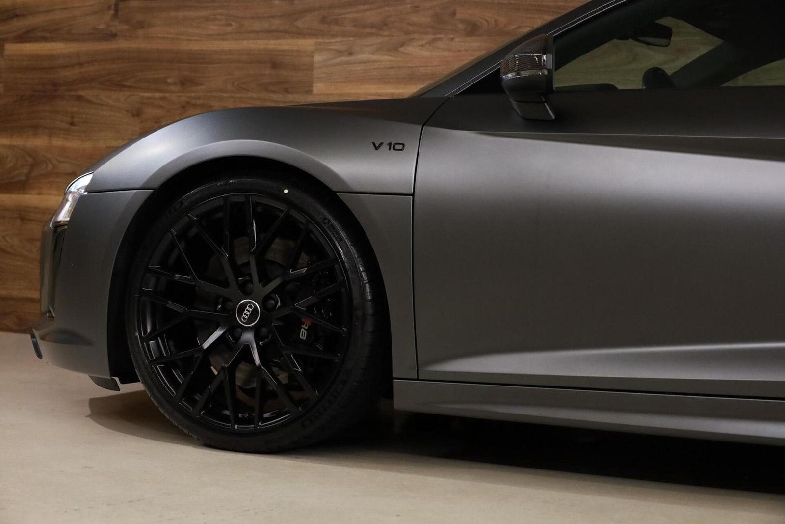 AUDI R8 5.2 V10 FSI QUATTRO