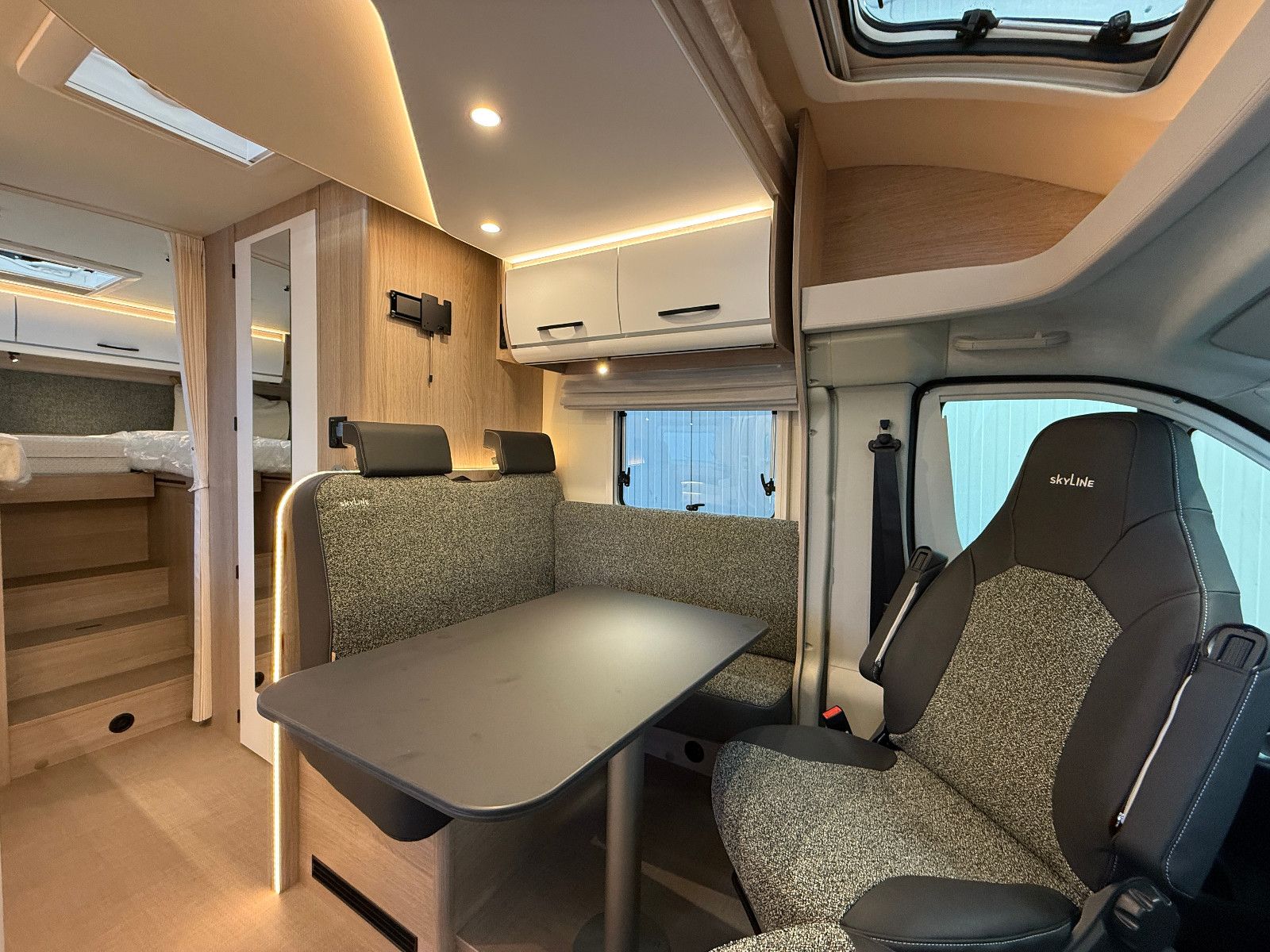 Fahrzeugabbildung Bürstner Lyseo Time Skyline 690G - Sie sparen 12.899€