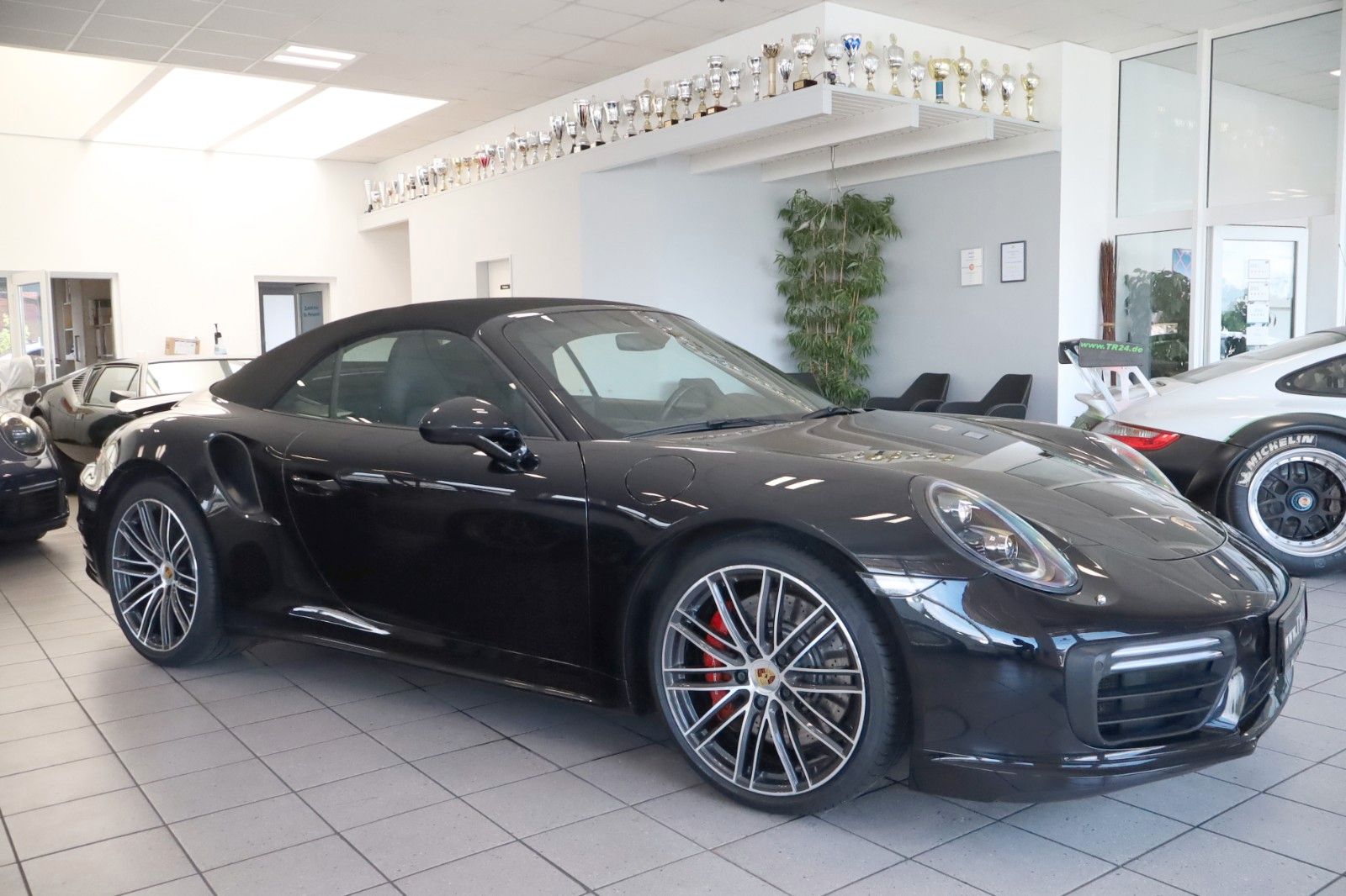 Fahrzeugabbildung Porsche 911 991.2  Turbo Cabrio LED, DAB, 18Wege, SWA