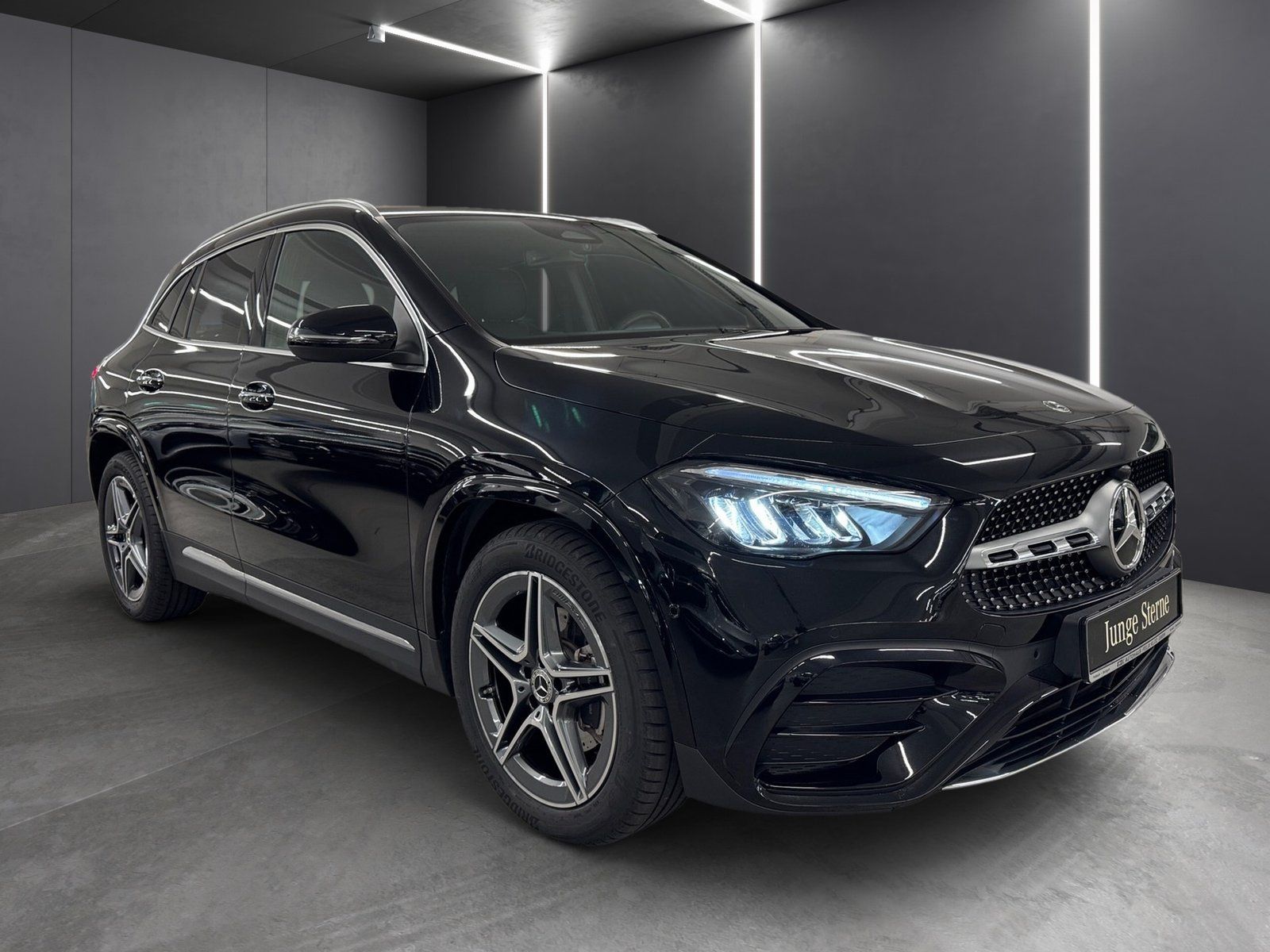 Fahrzeugabbildung Mercedes-Benz GLA 220 4M AMG*STDHZG*Totwi*LED*EasyPack*CarPlay