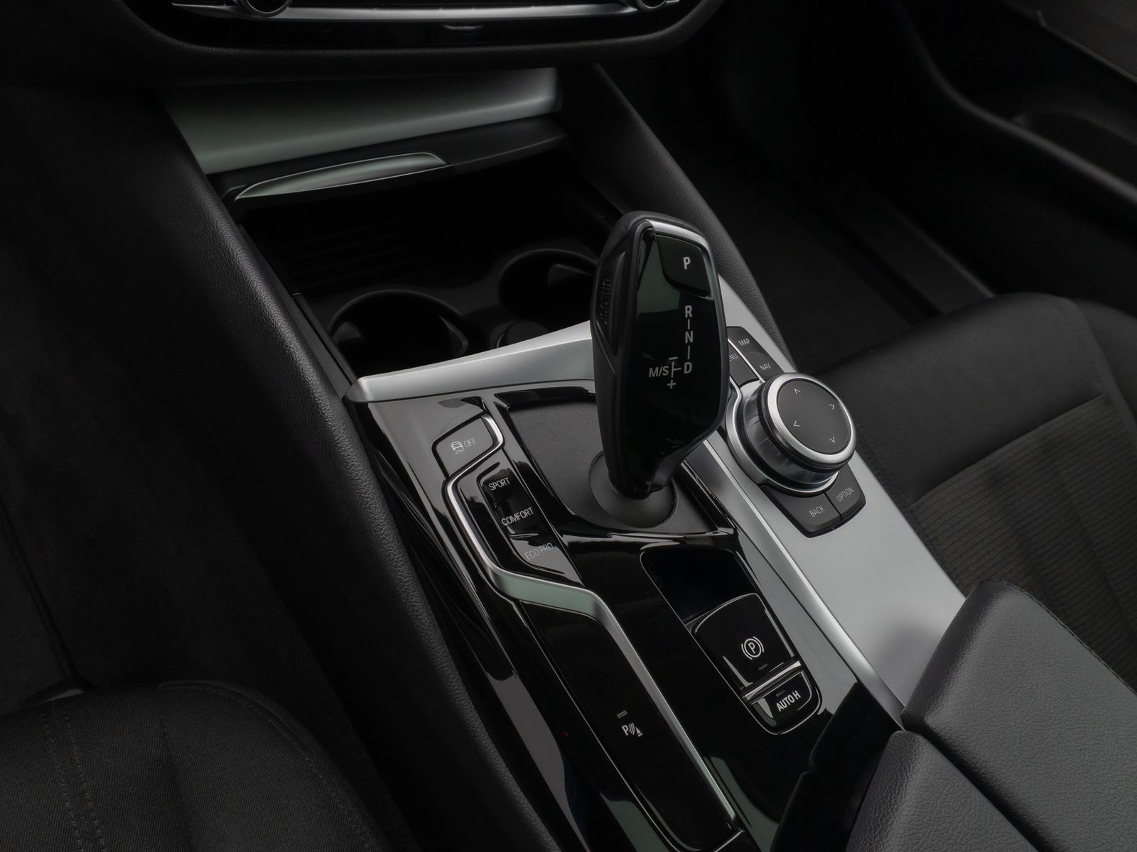 Fahrzeugabbildung BMW 520d Kamera DAB H/K Alarm DisKey Panorama MSport