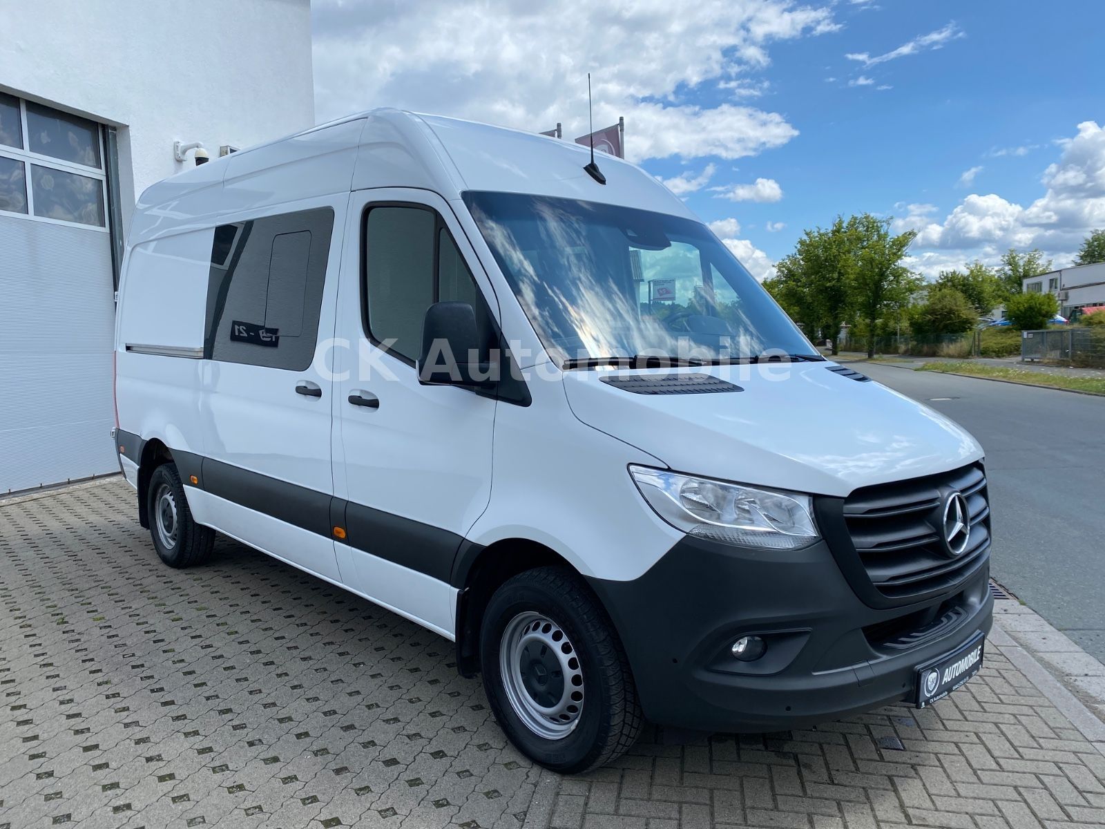 Fahrzeugabbildung Mercedes-Benz Sprinter III Mixto 319CDI Autom./5 Sitze/Navi