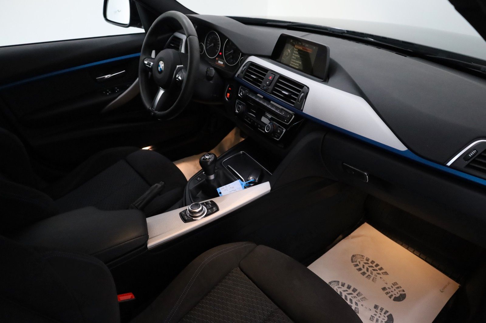 Fahrzeugabbildung BMW 320i Touring M Sport Alcantara,Navi,LED,Panorama