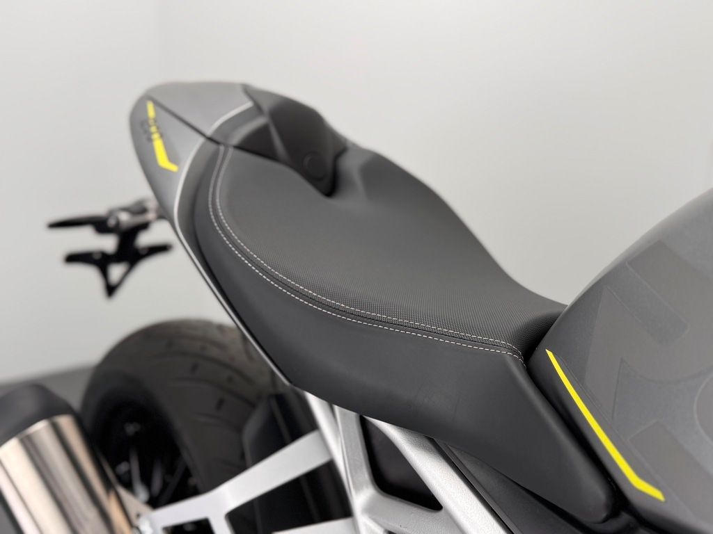 Fahrzeugabbildung Triumph SPEED TRIPLE 1200 RS *TOP-ZUSTAND *1. HAND