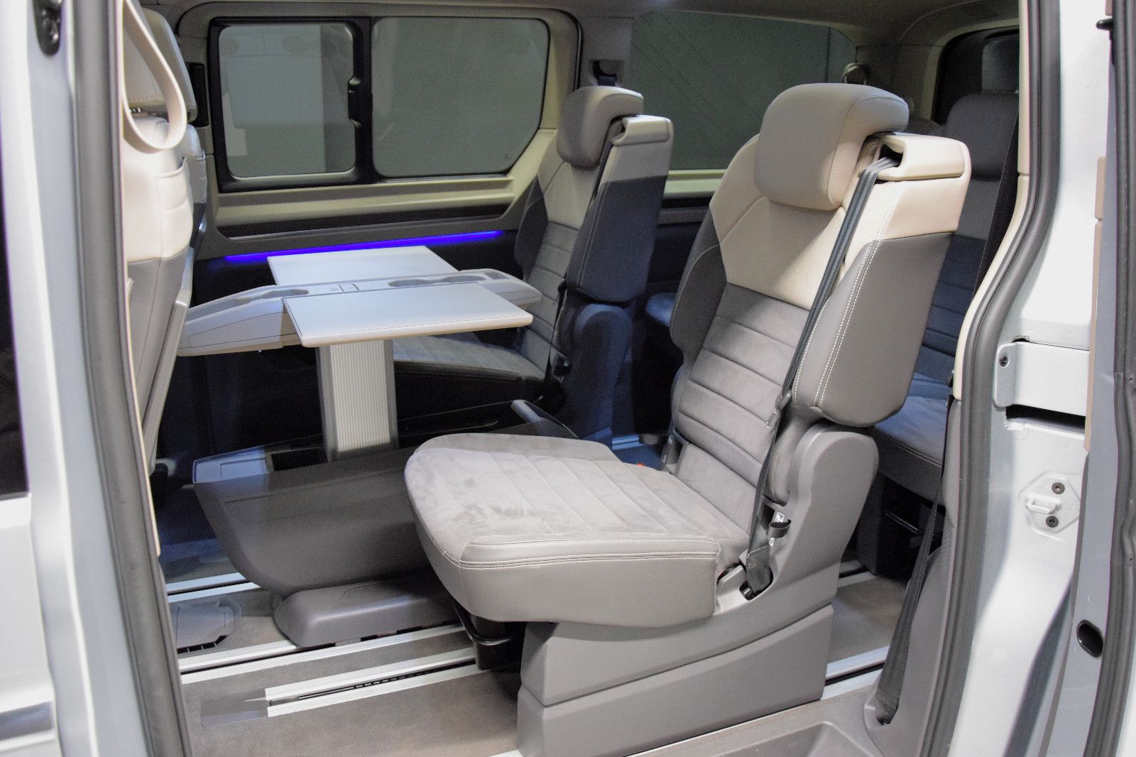 Fahrzeugabbildung Volkswagen T7 Multivan Style lang Pano AHK ACC Sthz NP 75T€
