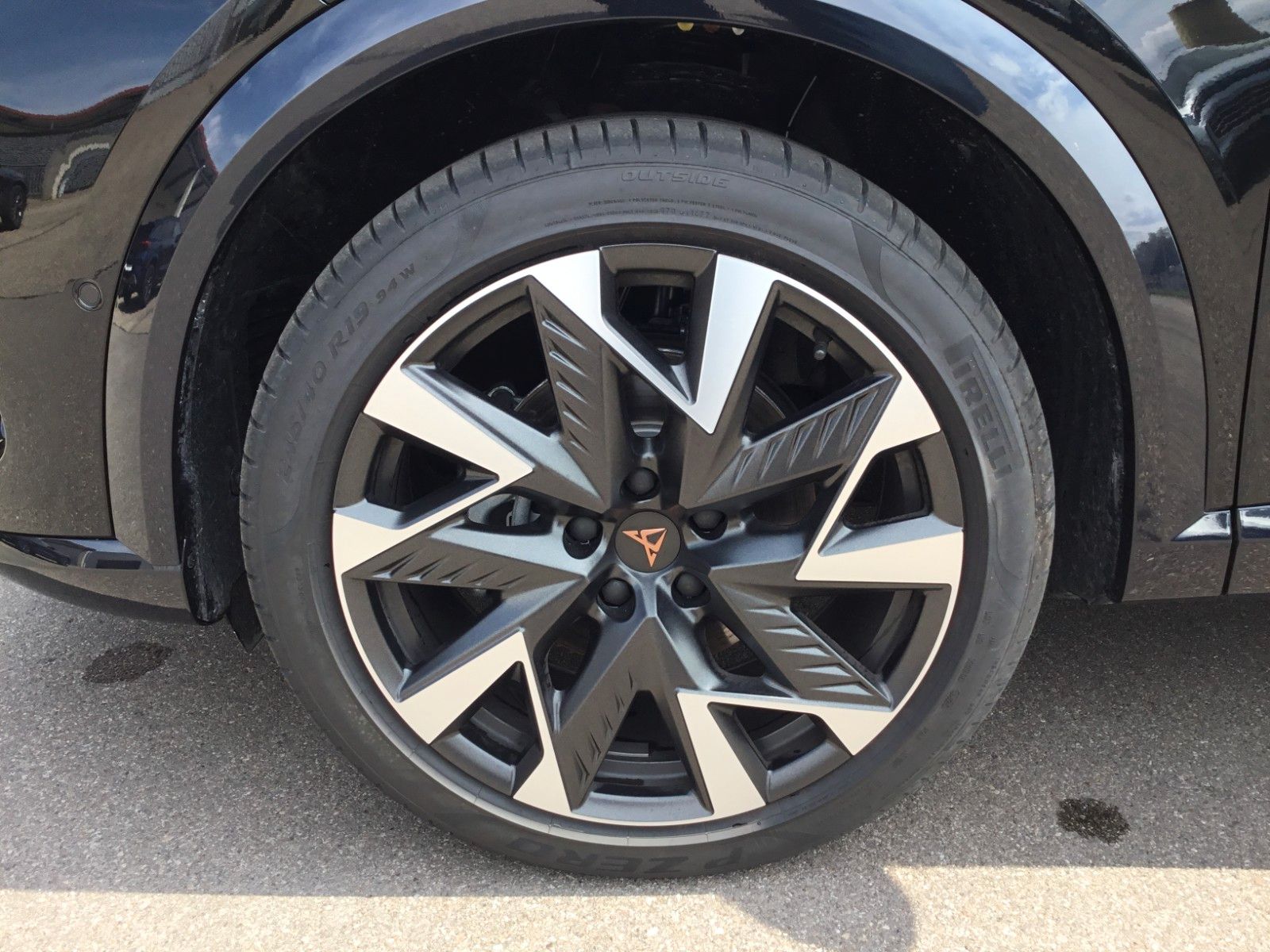 Fahrzeugabbildung CUPRA Formentor 2.0 TSI DSG 4WD+Pano+Matrix+AHK+19"