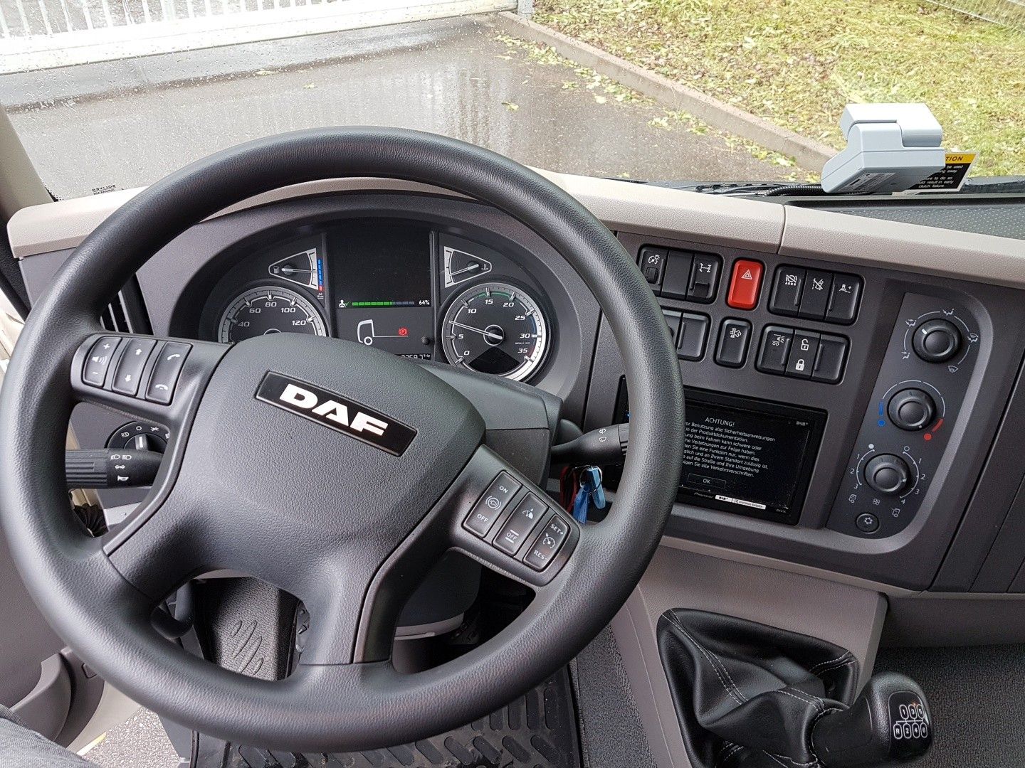 Fahrzeugabbildung DAF LF 260 FA 12t Koffer