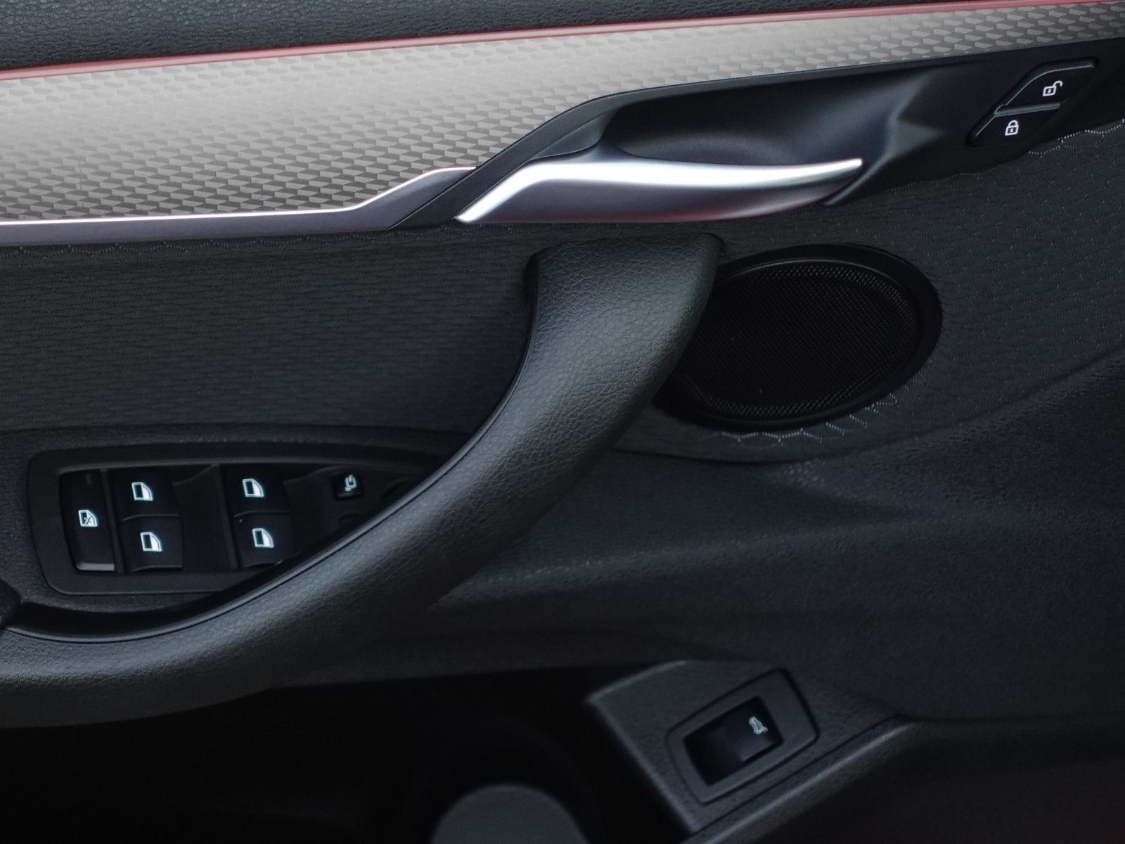 Fahrzeugabbildung BMW X2 xDrive20i Aut. M Sport Shadow HiFi AHK Cam