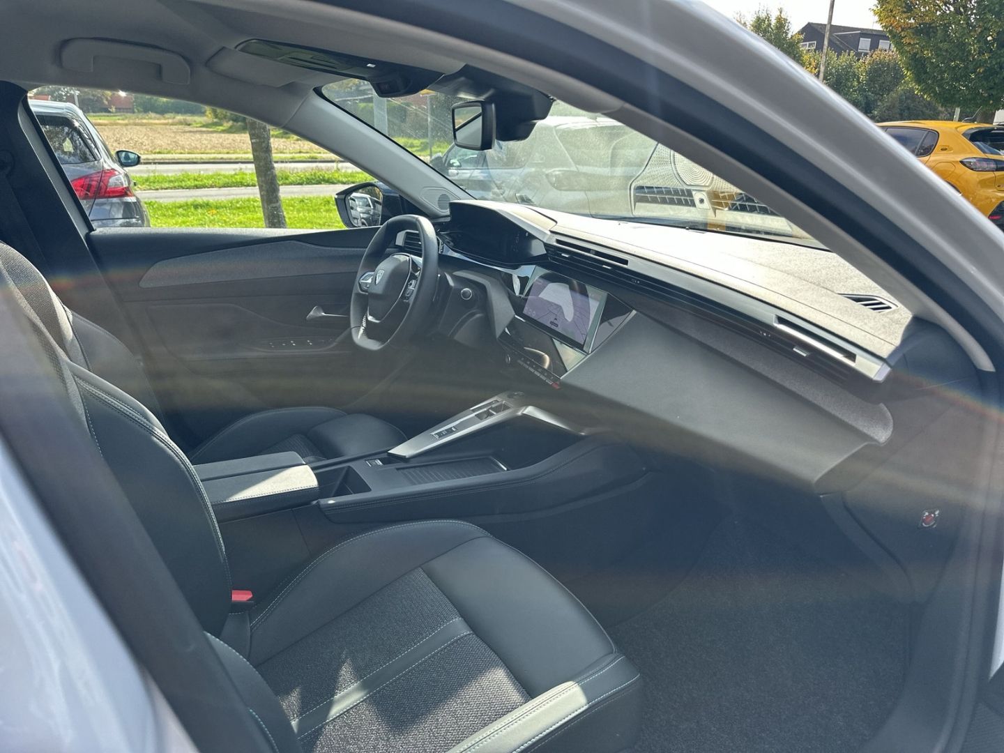 Fahrzeugabbildung Peugeot 308 Allure Blue HDi 130 EAT8 Navi 360 Kamera ACC