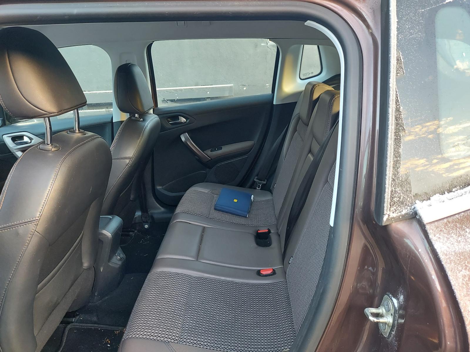 Peugeot 2008 1.6HDI Allure  Aut&Navi&SHZ