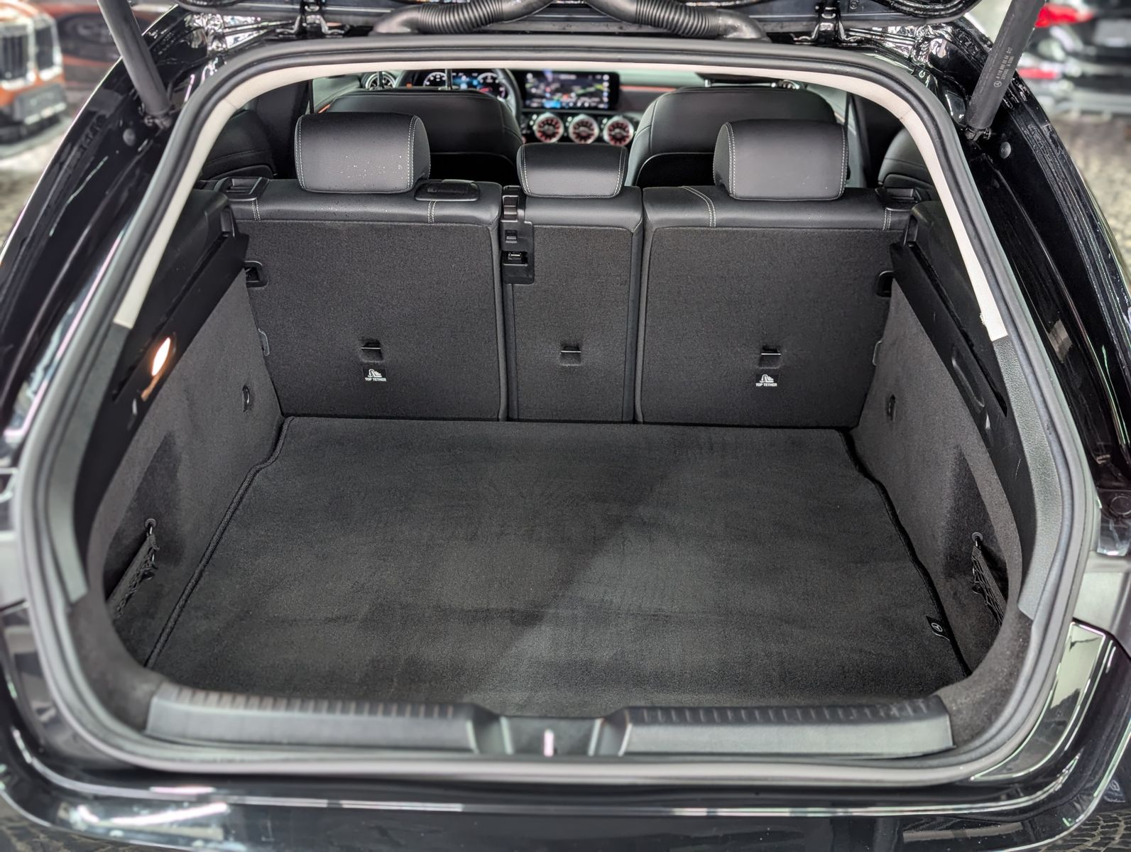 Fahrzeugabbildung Mercedes-Benz CLA 220 d SB MULTIBEAM LEDER DISTR HIGHEND 18