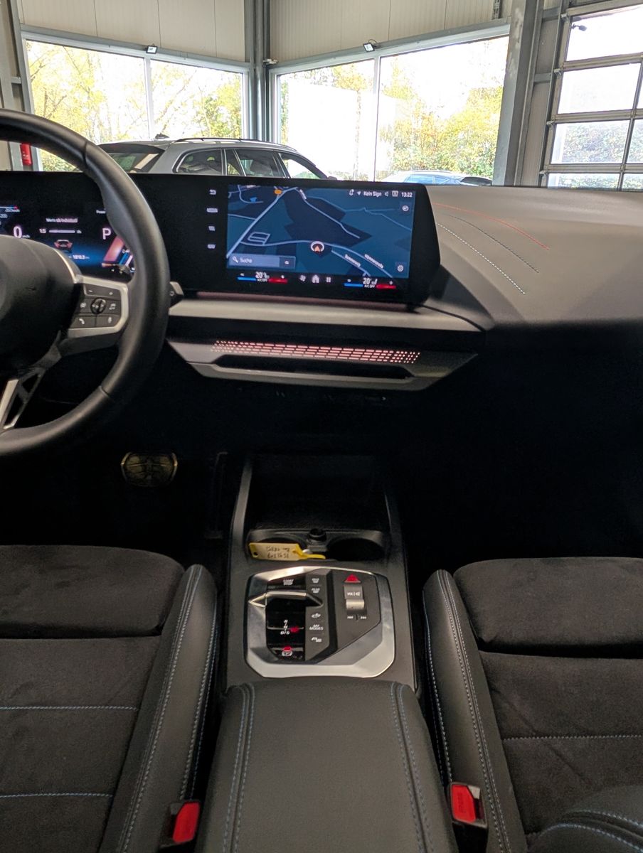 Fahrzeugabbildung BMW 118 d M-Sport Premium Ad-LED Cam Pano Alcan 18"