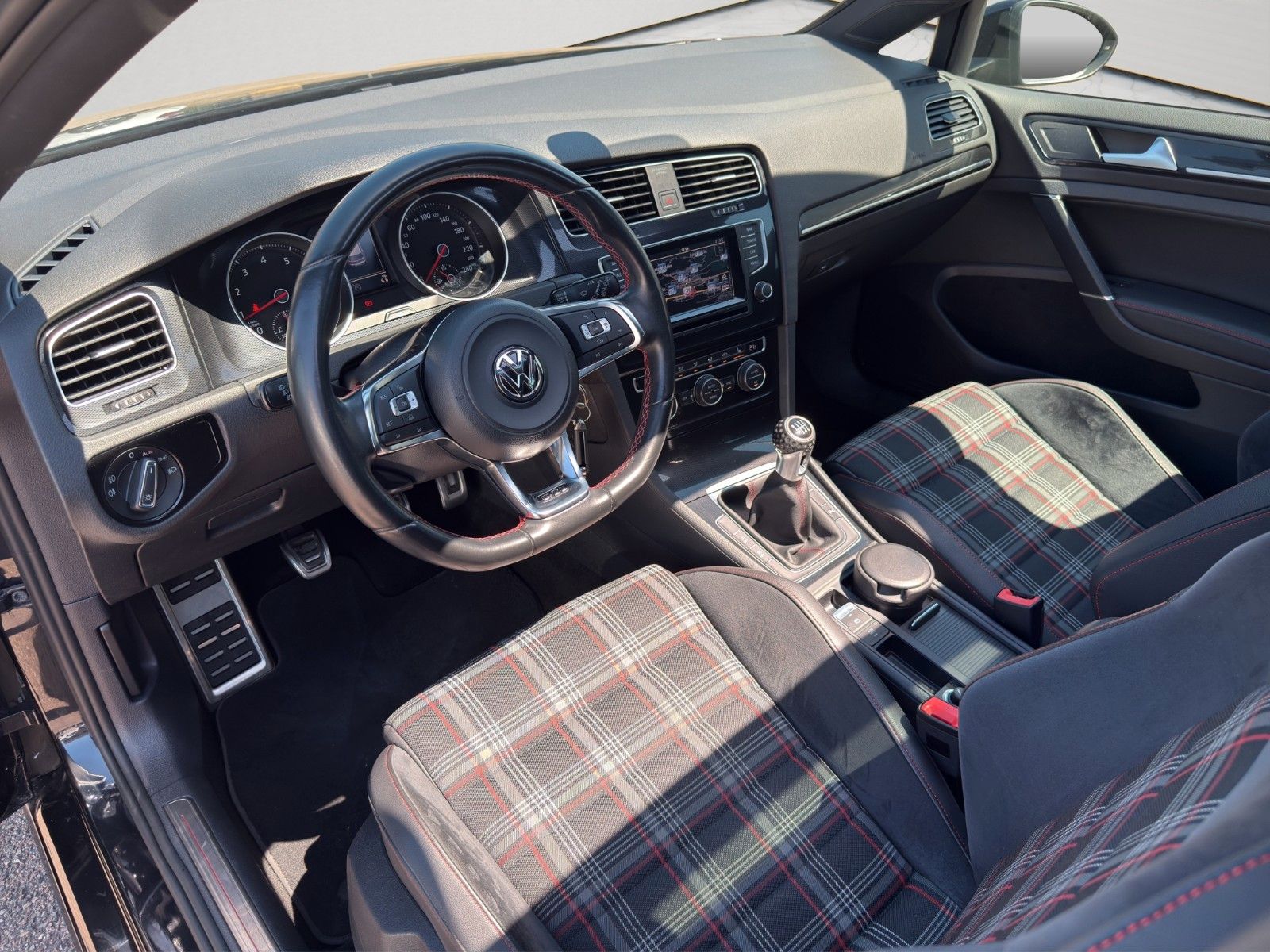Volkswagen Golf VII Lim. GTI BMT-93.000KM-NAVI-19.ZOLL-PANO foto 11