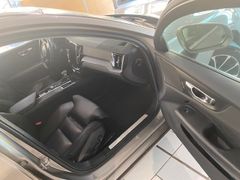 Fahrzeugabbildung Volvo V60 D3 Momentum Pro LED/NAVI/AHK/SHZ/CAM/LEDER