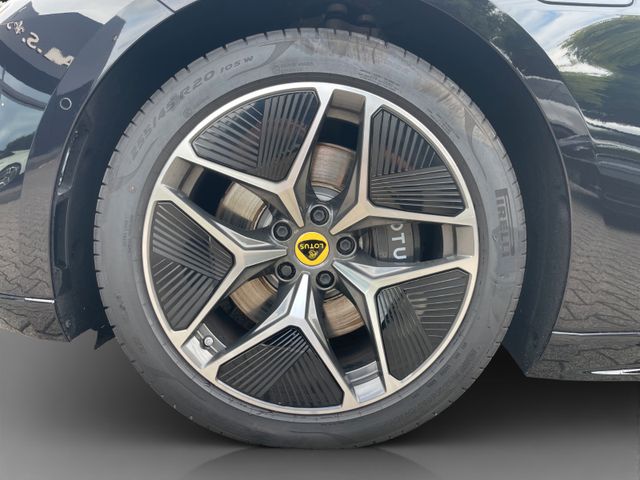 Fahrzeugabbildung Lotus Emeya Glasdach Autobahn Assistent