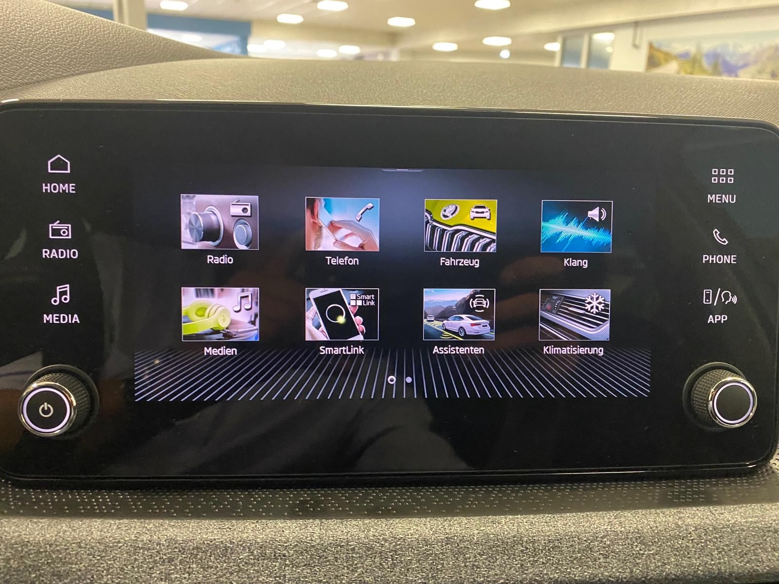 Fahrzeugabbildung SKODA Scala 1.0 TSI Selection APP+KLIMA+RFK+SITZHEIZ++