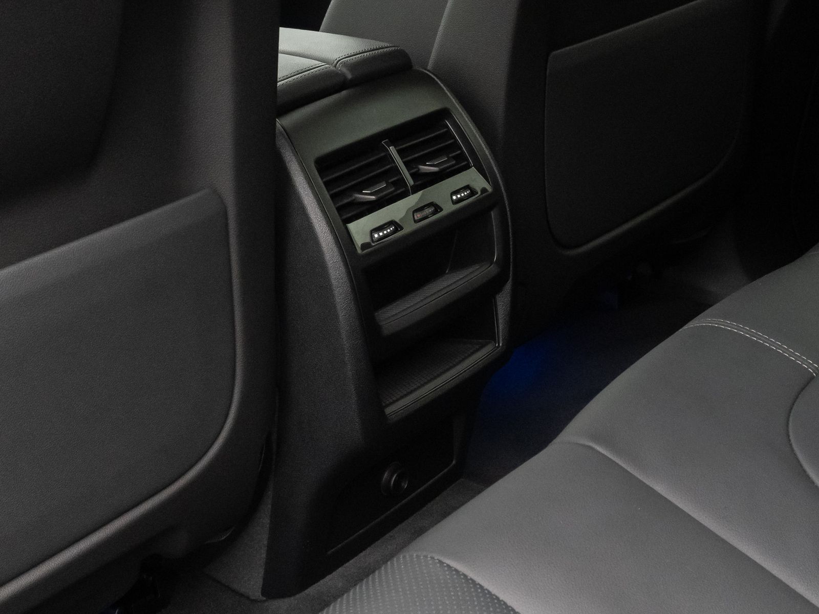 Fahrzeugabbildung BMW X5 xD30d M Sport HUD DAB DisplayKey HiFi 22Zoll