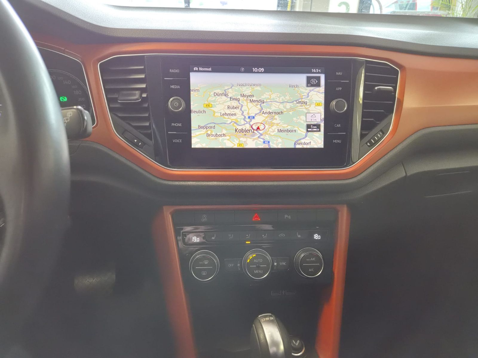 Fahrzeugabbildung Volkswagen T-Roc Style 4Motion / NAVI / GARANTIE