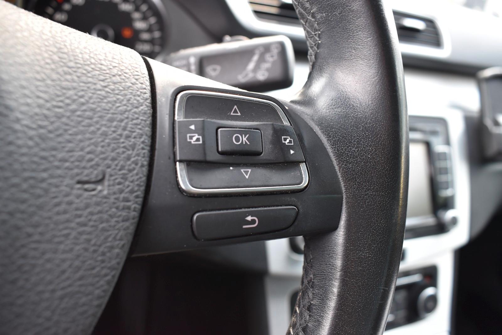 Volkswagen Passat 2011 — photo 27