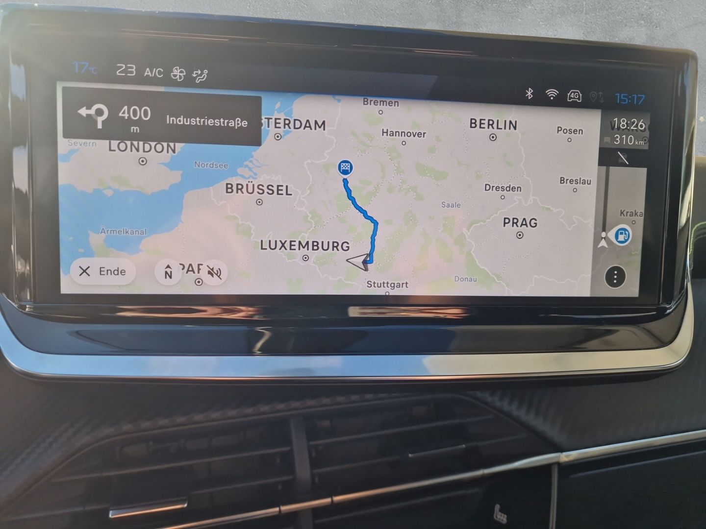 Fahrzeugabbildung Peugeot 2008 Hybrid 136 GT *NAVI*RFK*SHZ*DAB+*MASSAGE*EL